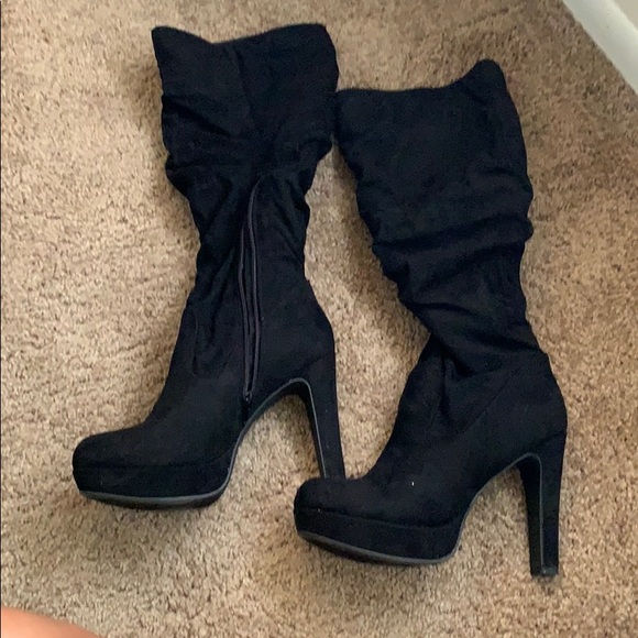 Black Knee High Heeled Boots - Picture 3 of 3